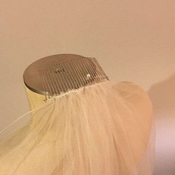 Wedding Veil with Embroidered Details - Picture 9 of 9